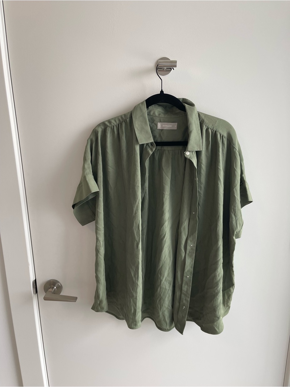 Everlane Short-Sleeve Button-Up Shirt — Olive Green